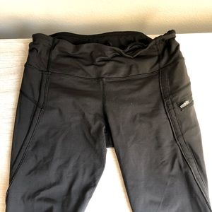 LuluLemon black cropped leggings